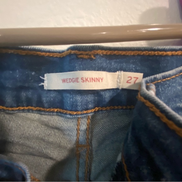 Levi Wedgie Fit Skinny Women’s Jeans with Button Fly - Picture 5 of 9